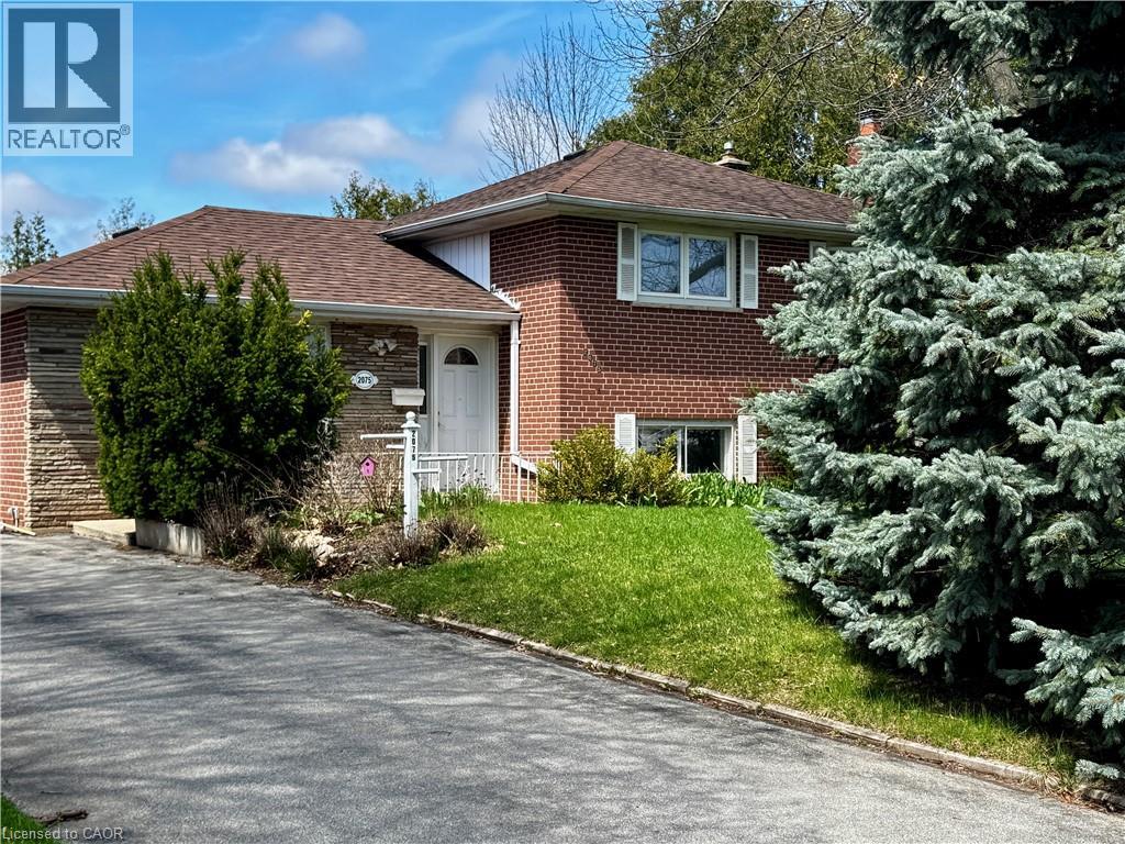 2075 SEABROOK Drive, Oakville, Ontario, L6L2T8 — Photo 4