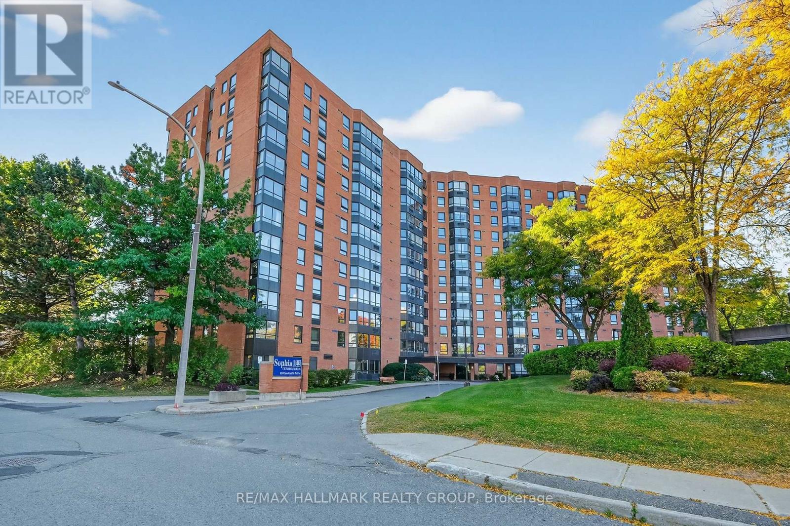 80 SANDCASTLE DRIVE, Ottawa, Ontario, K2H9E7 — Photo 2