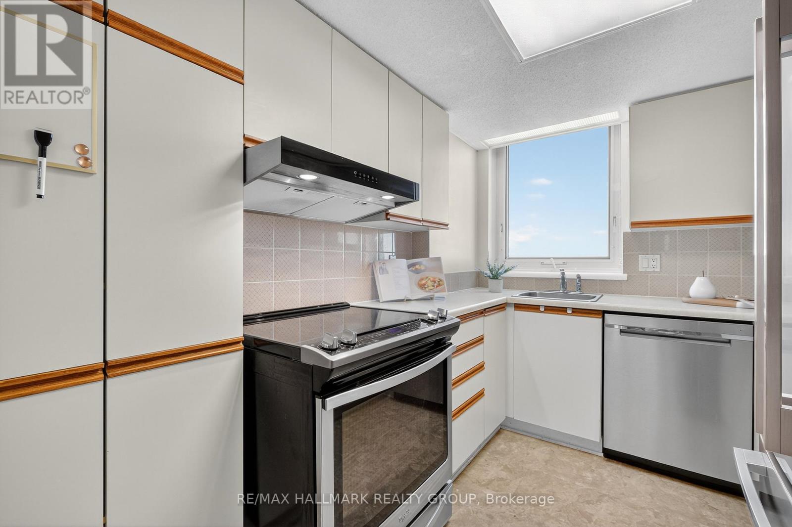 1207 - 80 SANDCASTLE DRIVE, Ottawa, Ontario, K2H9E7 — Photo 16