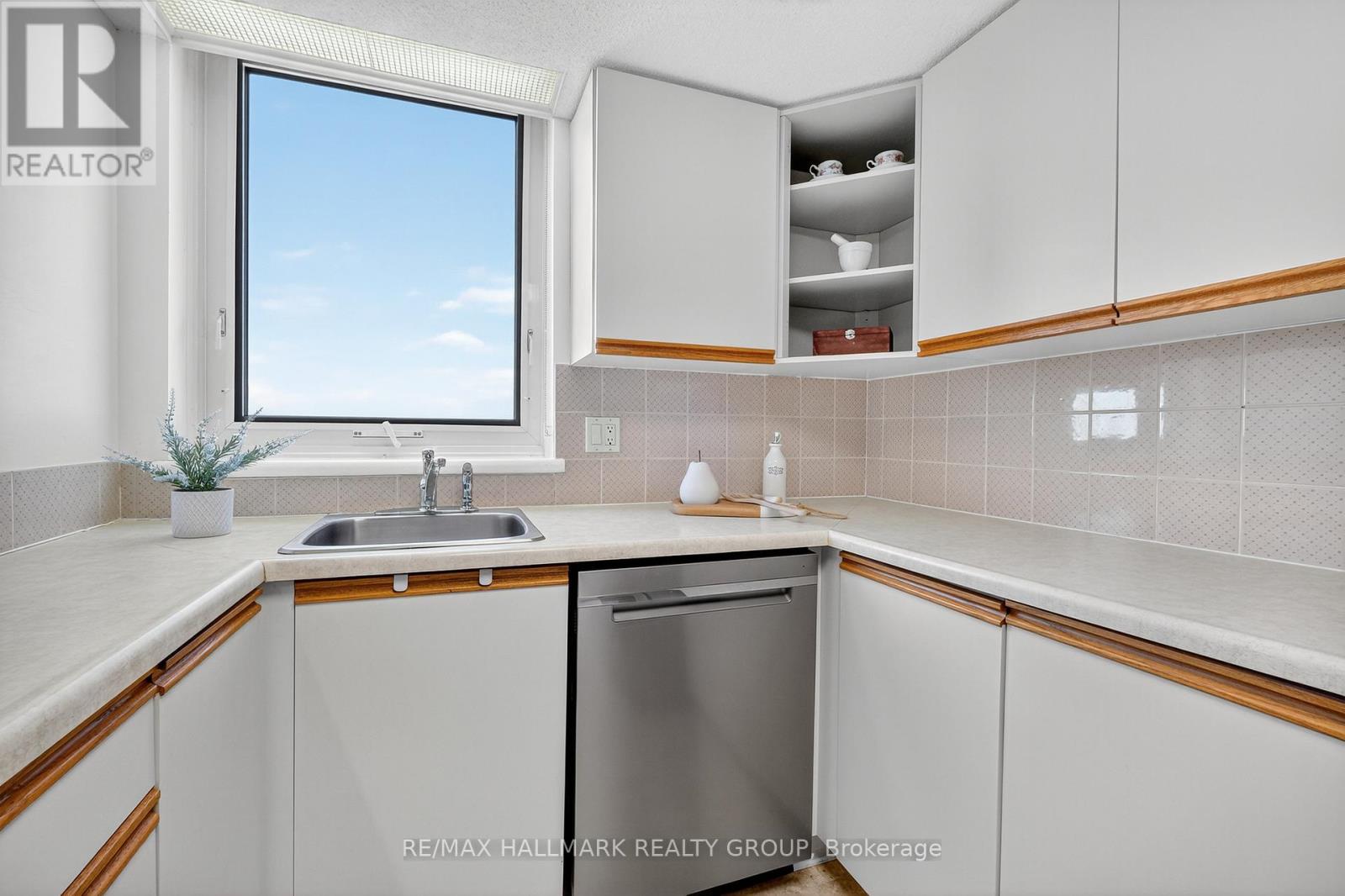 1207 - 80 SANDCASTLE DRIVE, Ottawa, Ontario, K2H9E7 — Photo 18