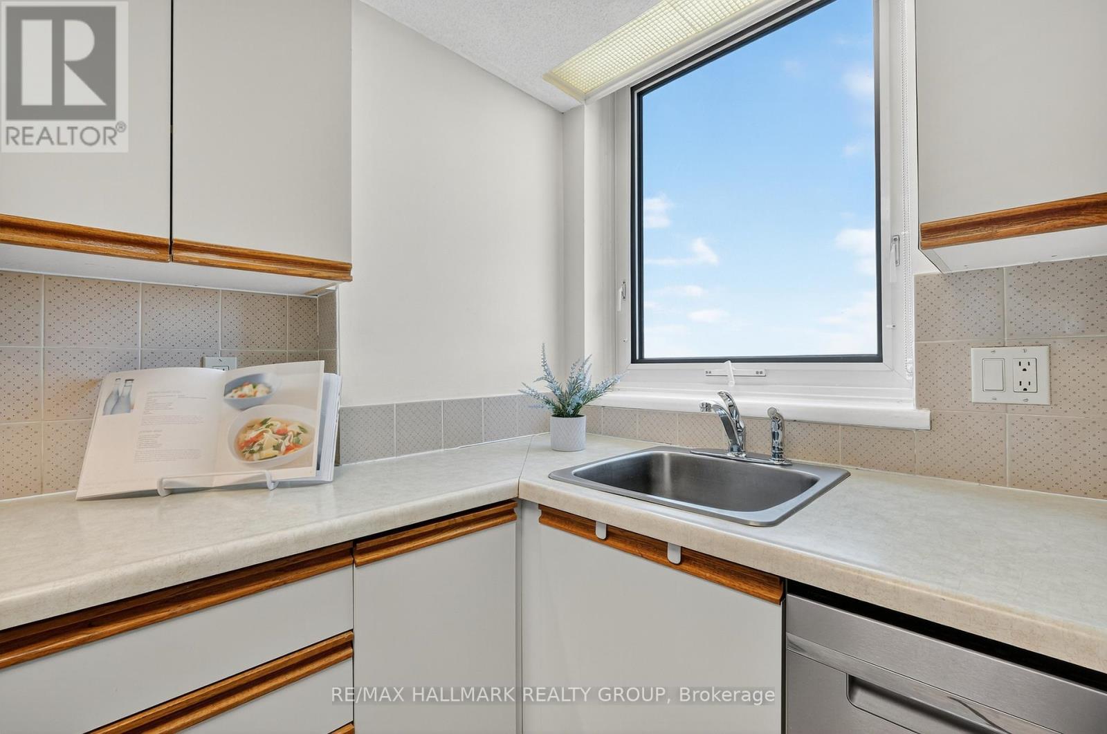 1207 - 80 SANDCASTLE DRIVE, Ottawa, Ontario, K2H9E7 — Photo 19