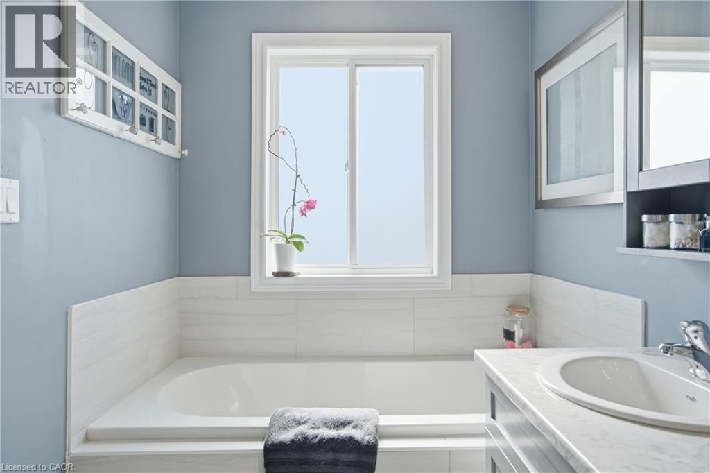 37 FAIRGROUNDS Drive, Binbrook, Ontario, L0R1C0 — Photo 22