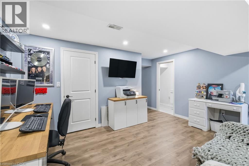 37 FAIRGROUNDS Drive, Binbrook, Ontario, L0R1C0 — Photo 32