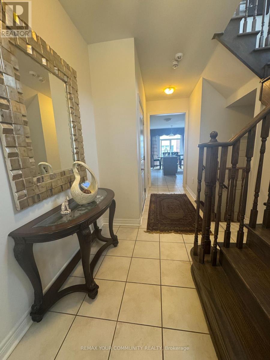 93 HUGUENOT ROAD N, Oakville (GO Glenorchy), Ontario, L6H0M3 — Photo 3