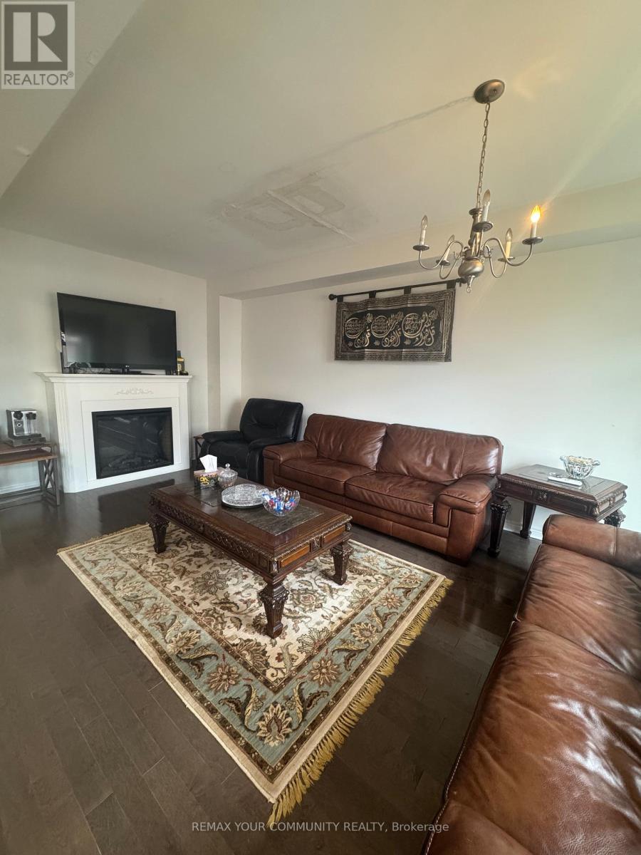 93 HUGUENOT ROAD N, Oakville (GO Glenorchy), Ontario, L6H0M3 — Photo 4