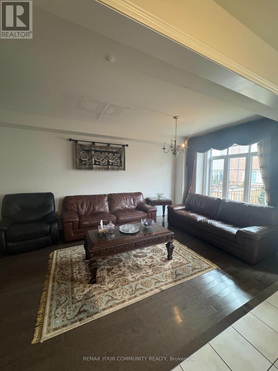 93 HUGUENOT ROAD N, Oakville (GO Glenorchy), Ontario, L6H0M3 — Photo 5