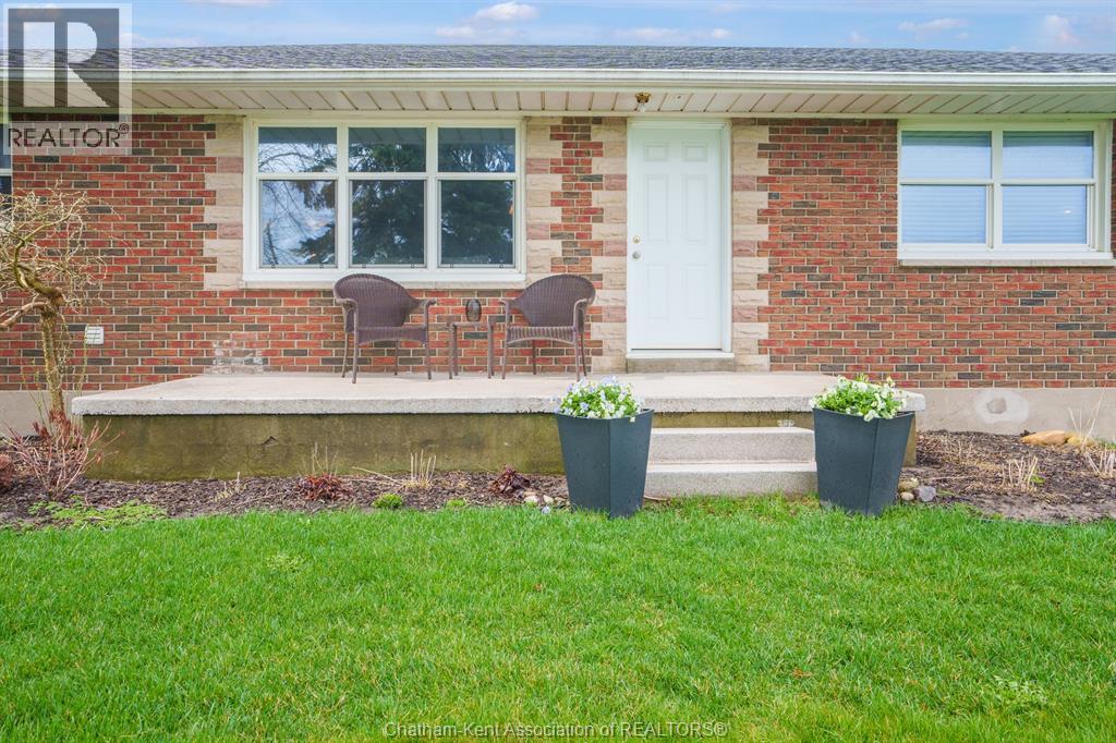 27156 St Clair ROAD, Wallaceburg, Ontario, N8A4L3 — Photo 5