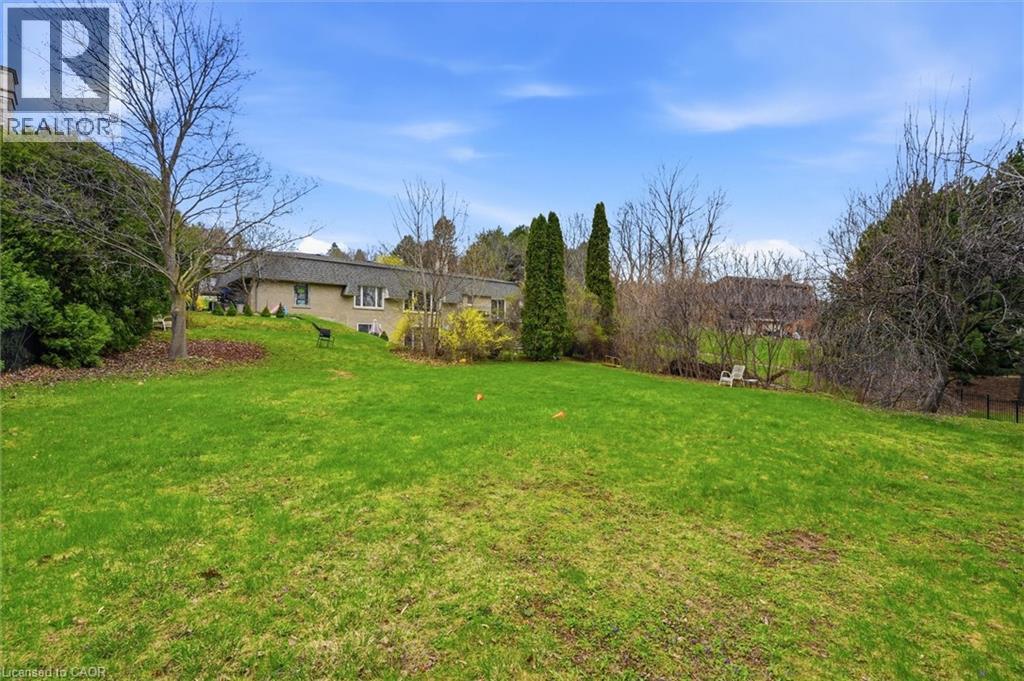 1310 BEAUFORT Drive, Burlington, Ontario, L7P4V9 — Photo 10