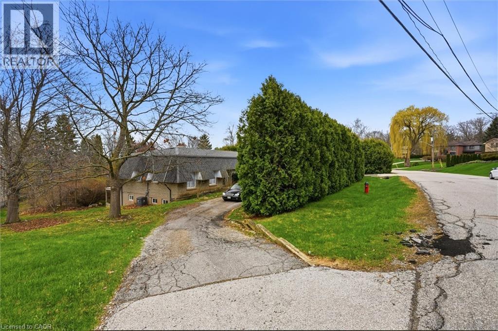 1310 BEAUFORT Drive, Burlington, Ontario, L7P4V9 — Photo 12