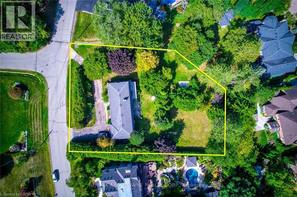 1310 BEAUFORT Drive, Burlington, Ontario, L7P4V9 — Photo 3