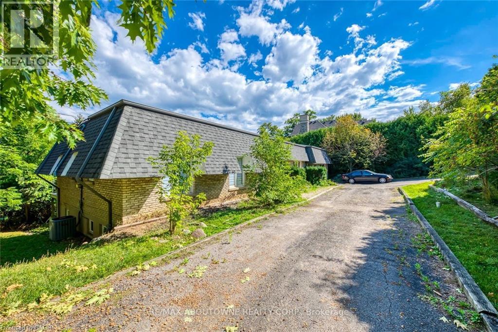 1310 BEAUFORT Drive, Burlington, Ontario, L7P4V9 — Photo 5