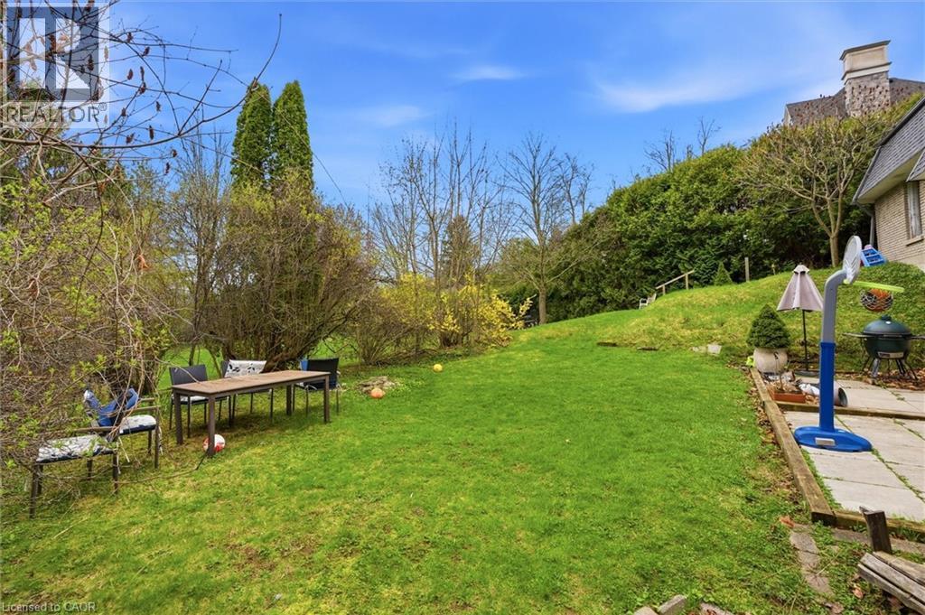 1310 BEAUFORT Drive, Burlington, Ontario, L7P4V9 — Photo 6