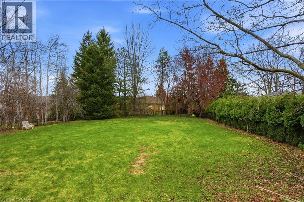 1310 BEAUFORT Drive, Burlington, Ontario, L7P4V9 — Photo 9