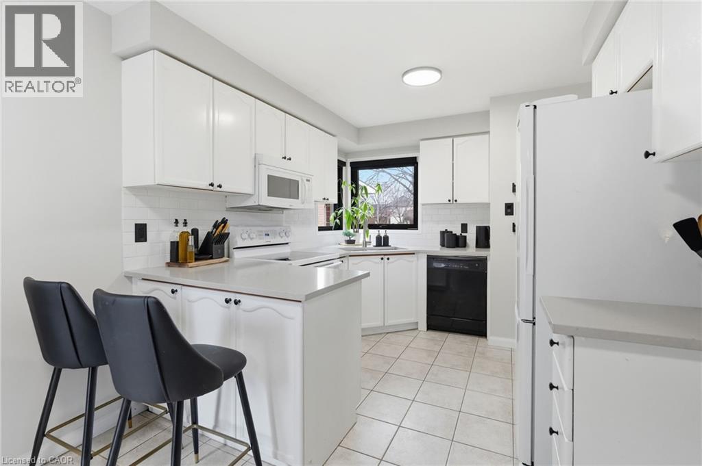 6 WOODCROFT Crescent, Waterdown, Ontario, L8B0H1 — Photo 10