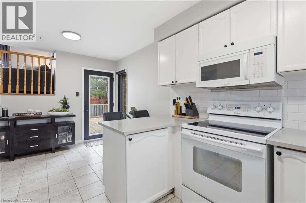 6 WOODCROFT Crescent, Waterdown, Ontario, L8B0H1 — Photo 8