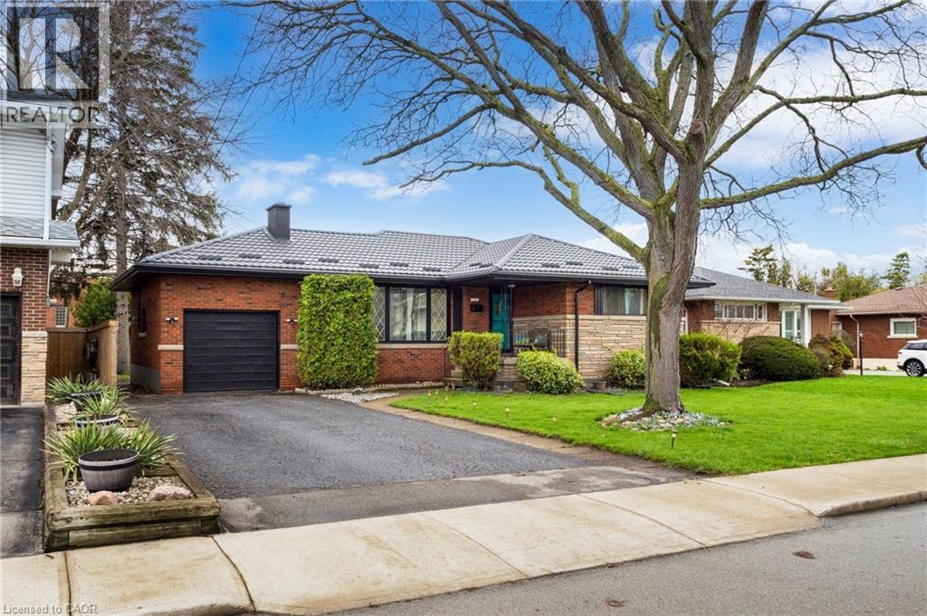 32 BELAIR Drive, Hamilton, Ontario, L9A2Z4 — Photo 2