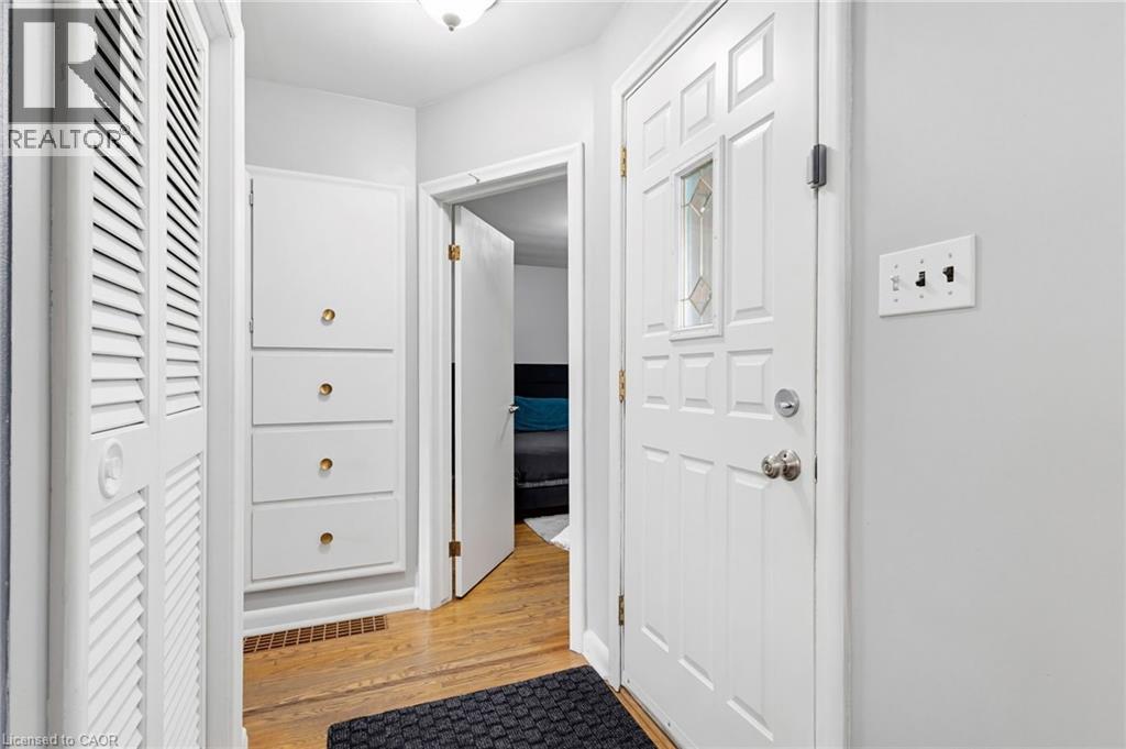 32 BELAIR Drive, Hamilton, Ontario, L9A2Z4 — Photo 7