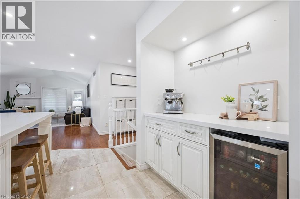 489 BRENTCLIFFE Drive, Waterloo, Ontario, N2T2R8 — Photo 10