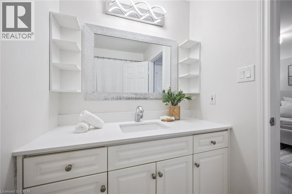 489 BRENTCLIFFE Drive, Waterloo, Ontario, N2T2R8 — Photo 17