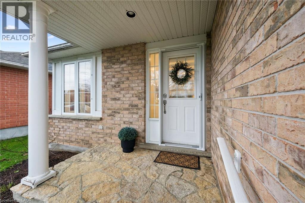 489 BRENTCLIFFE Drive, Waterloo, Ontario, N2T2R8 — Photo 4