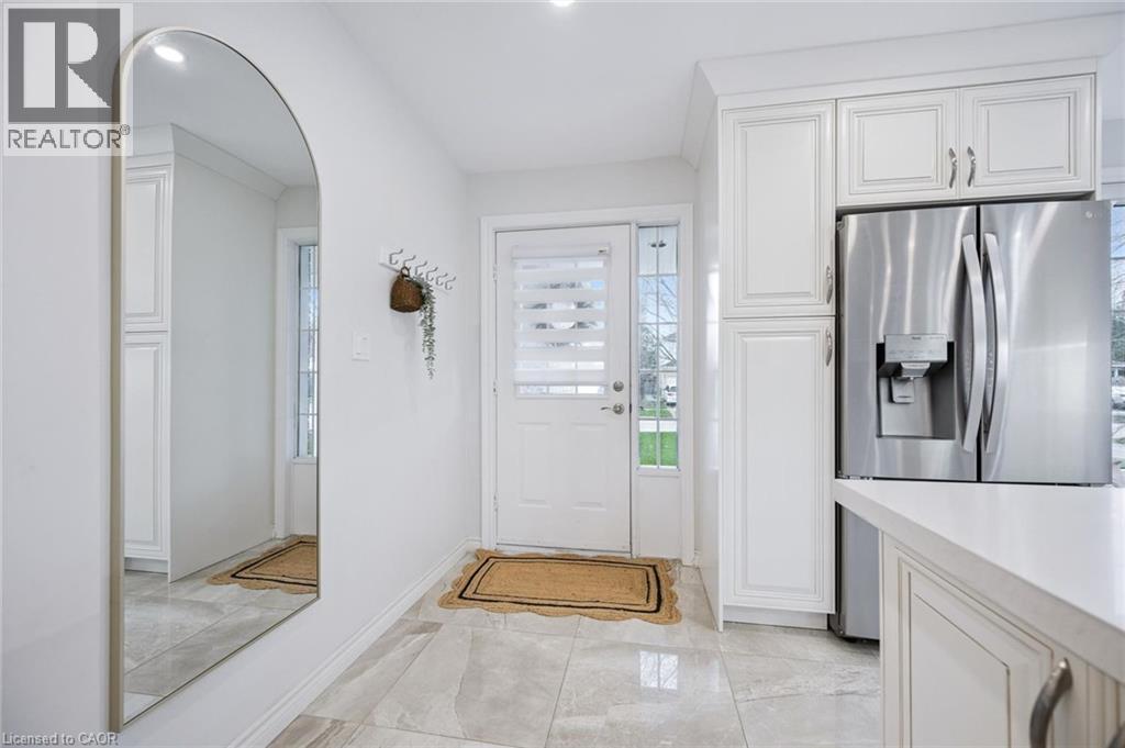 489 BRENTCLIFFE Drive, Waterloo, Ontario, N2T2R8 — Photo 5