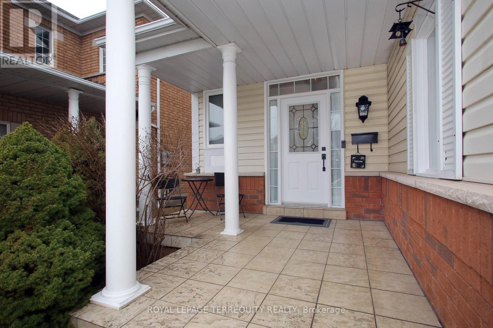 471 WOODSMERE CRESCENT, Pickering (Amberlea), Ontario, L1V7A5 — Photo 3