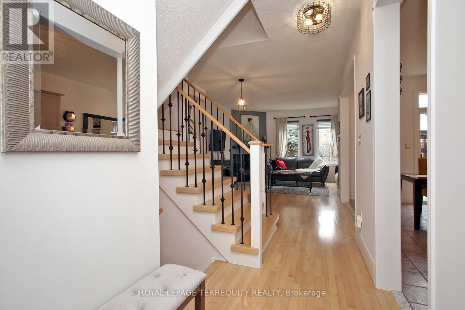 471 WOODSMERE CRESCENT, Pickering (Amberlea), Ontario, L1V7A5 — Photo 5