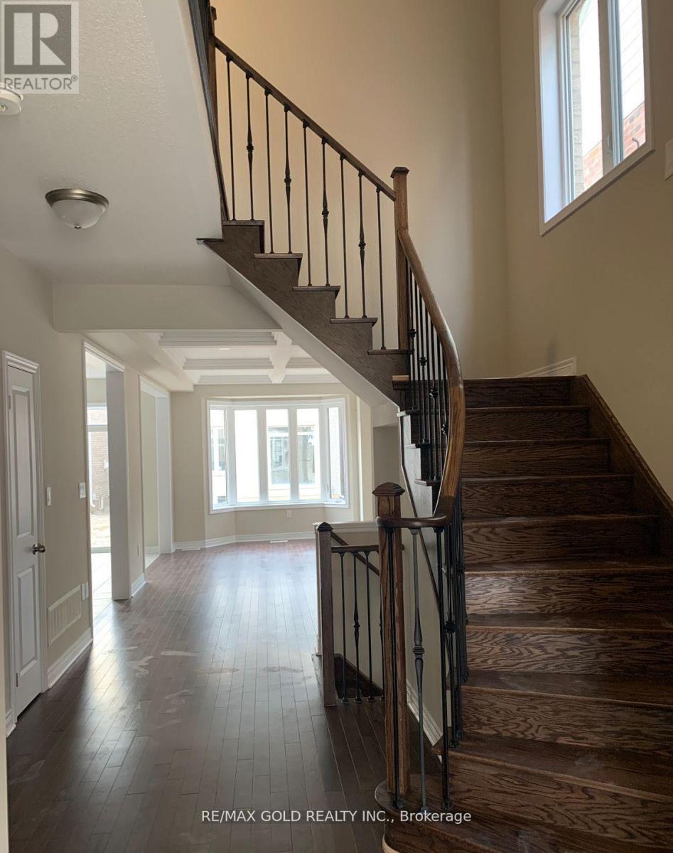 140 FINEGAN CIRCLE, Brampton (Northwest Brampton), Ontario, L7A0B7 — Photo 2