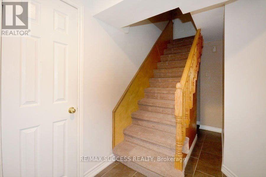 422 SILVERTHORNE CRESCENT, Mississauga (Hurontario), Ontario, L5R1W4 — Photo 5