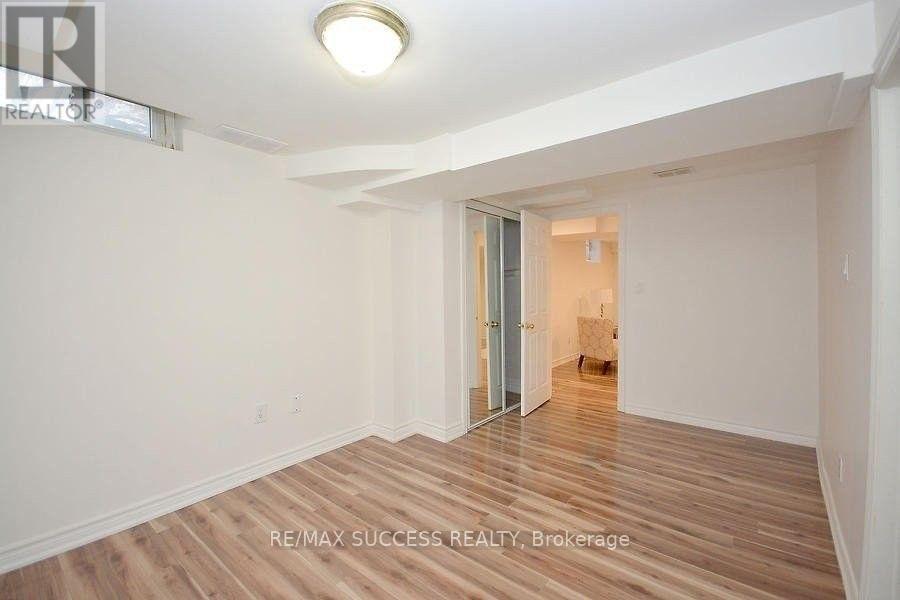 422 SILVERTHORNE CRESCENT, Mississauga (Hurontario), Ontario, L5R1W4 — Photo 6