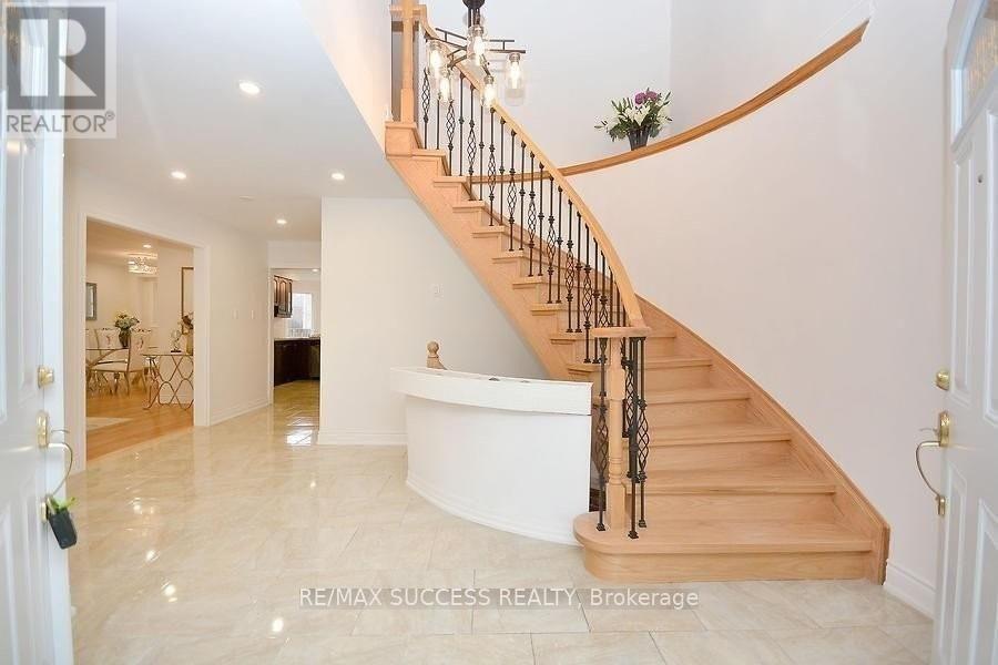 422 SILVERTHORNE CRESCENT, Mississauga (Hurontario), Ontario, L5R1W4 — Photo 7