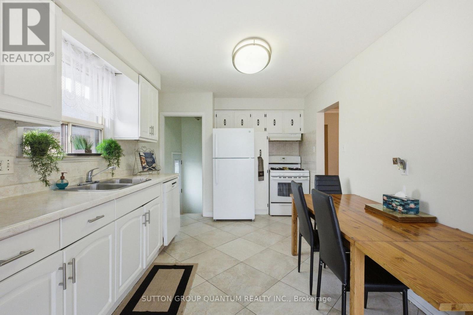 1257 ALEXANDRA AVENUE, Mississauga (Lakeview), Ontario, L5E2A7 — Photo 5