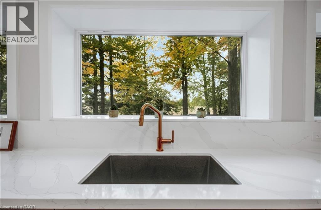 239 CORRIE Crescent, Waterloo, Ontario, N2L5W3 — Photo 11