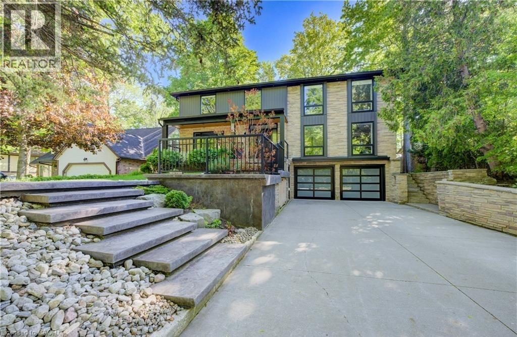 239 CORRIE Crescent, Waterloo, Ontario, N2L5W3 — Photo 2