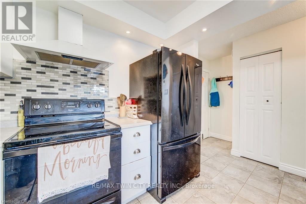 27 - 15 GREEN VALLEY DRIVE, Kitchener, Ontario, N2P1K7 — Photo 11