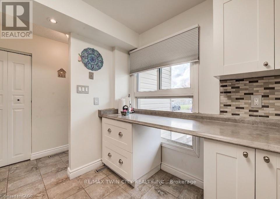 27 - 15 GREEN VALLEY DRIVE, Kitchener, Ontario, N2P1K7 — Photo 12
