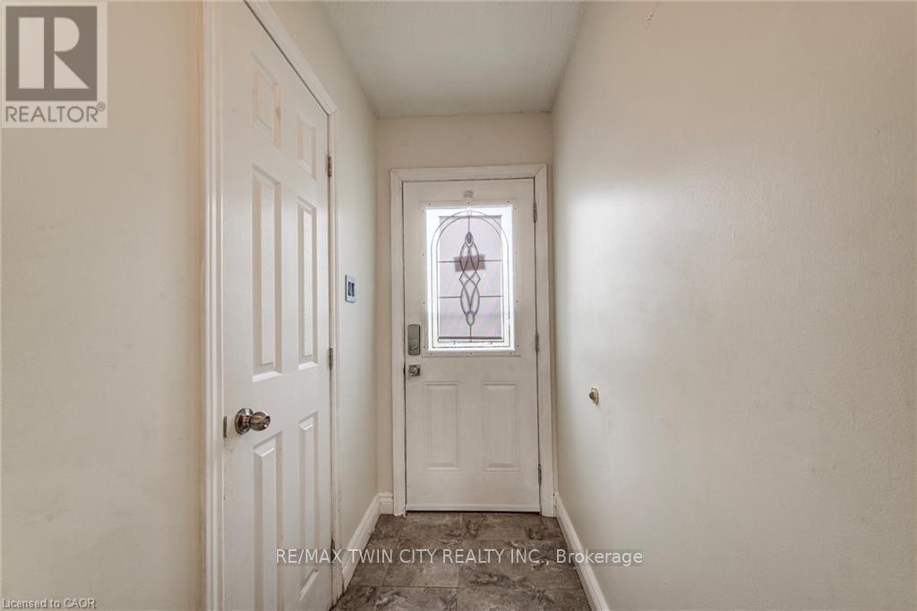 27 - 15 GREEN VALLEY DRIVE, Kitchener, Ontario, N2P1K7 — Photo 4