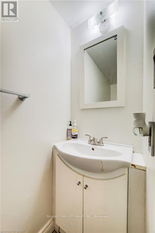 27 - 15 GREEN VALLEY DRIVE, Kitchener, Ontario, N2P1K7 — Photo 6