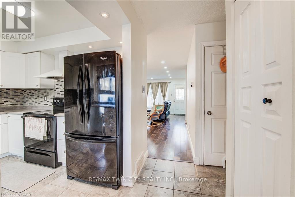 27 - 15 GREEN VALLEY DRIVE, Kitchener, Ontario, N2P1K7 — Photo 7