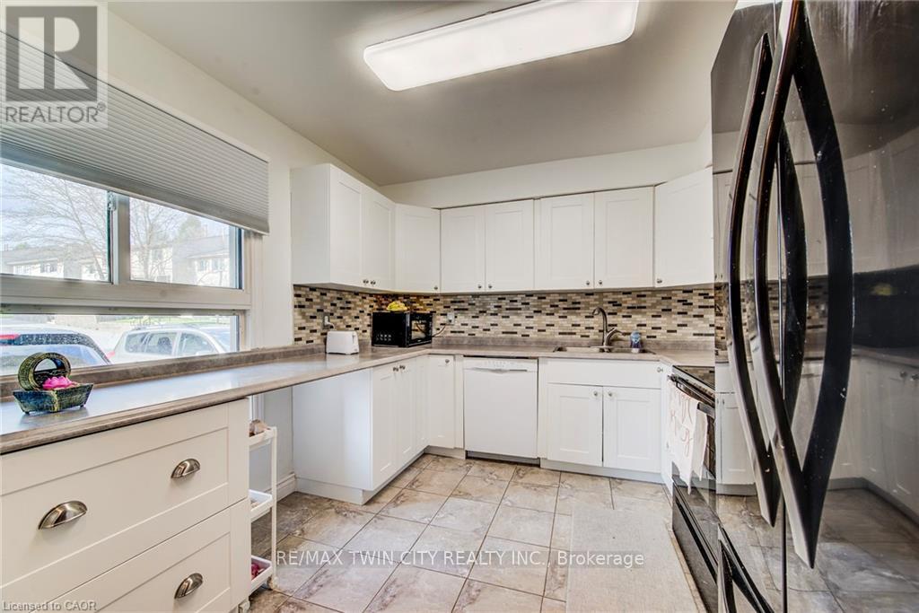 27 - 15 GREEN VALLEY DRIVE, Kitchener, Ontario, N2P1K7 — Photo 8