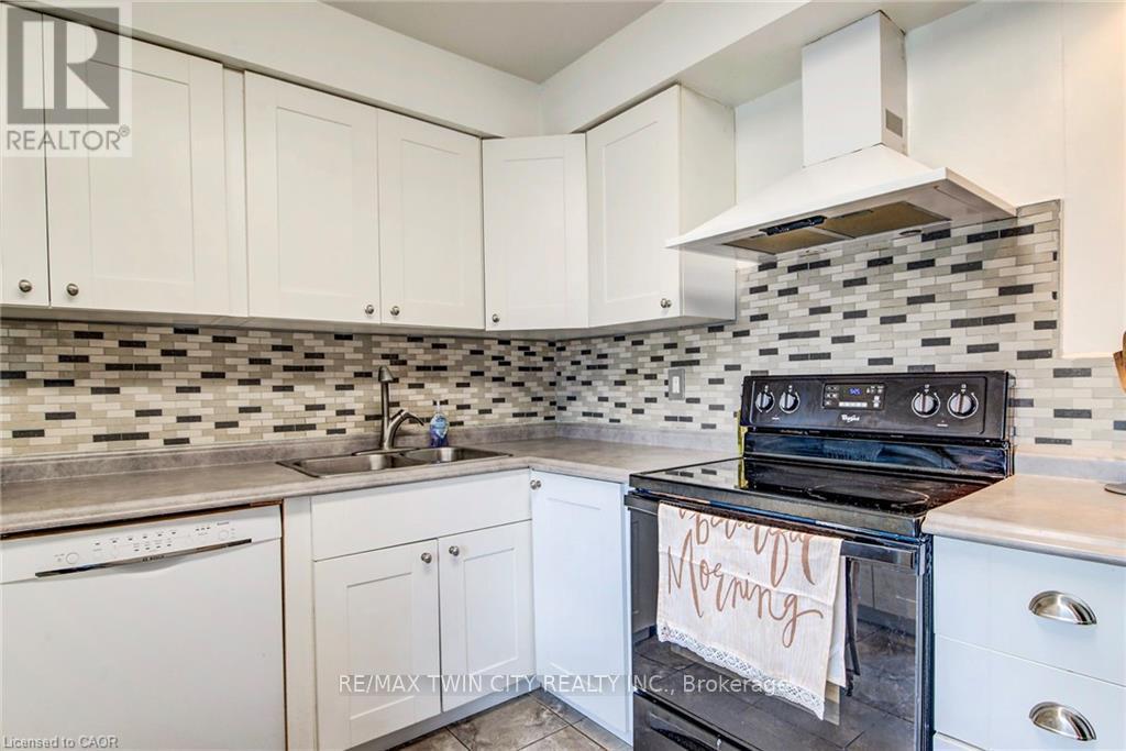 27 - 15 GREEN VALLEY DRIVE, Kitchener, Ontario, N2P1K7 — Photo 9