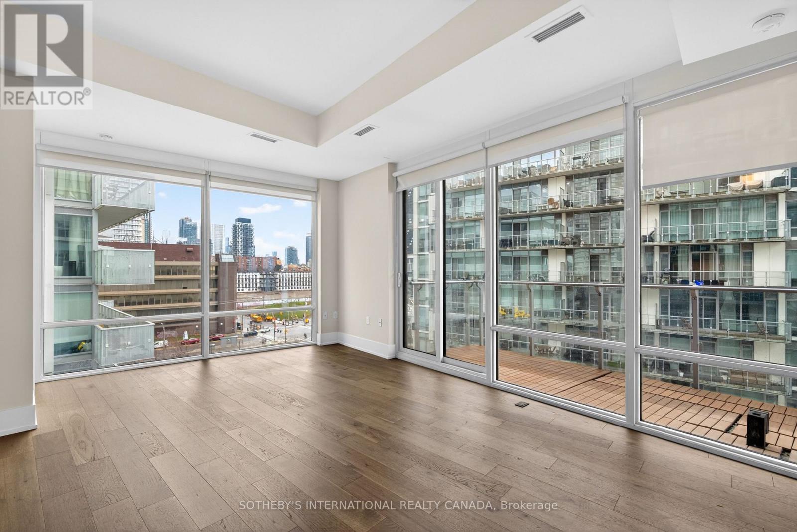 701 - 29 QUEENS QUAY E, Toronto (Waterfront Communities), Ontario, M5E0A4 — Photo 2