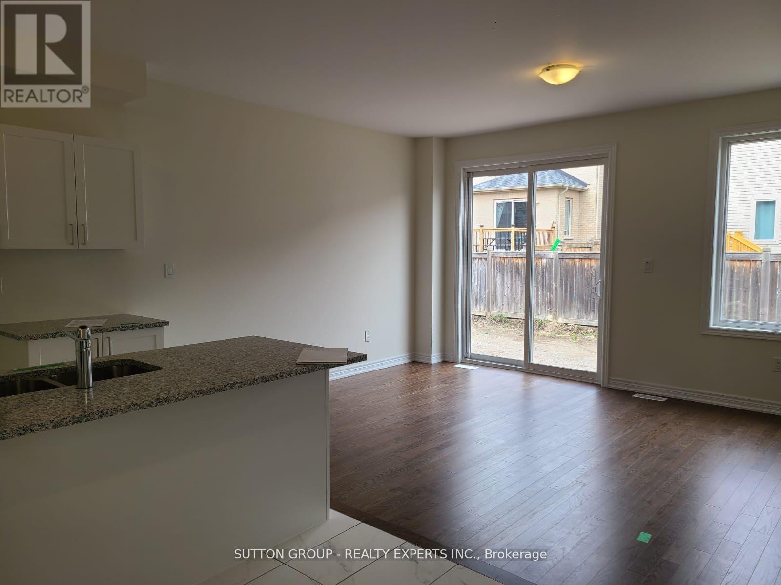 130 ICE PALACE CRESCENT, Oshawa (Windfields), Ontario, L1H7K4 — Photo 3