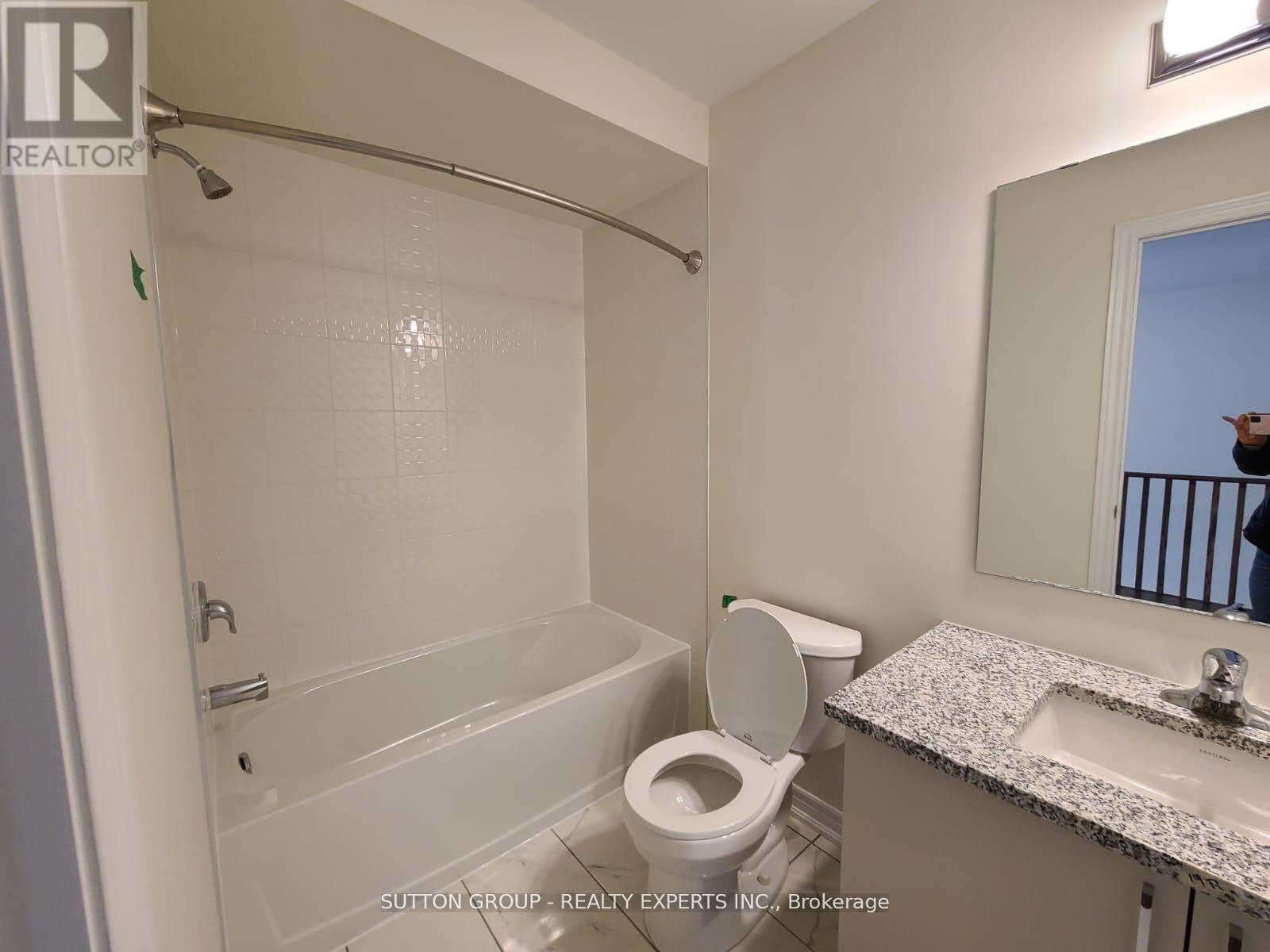 130 ICE PALACE CRESCENT, Oshawa (Windfields), Ontario, L1H7K4 — Photo 8