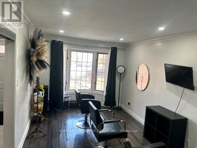 16 COCHRANE AVENUE, Brampton (Heart Lake East), Ontario, L6Z4J4 — Photo 2