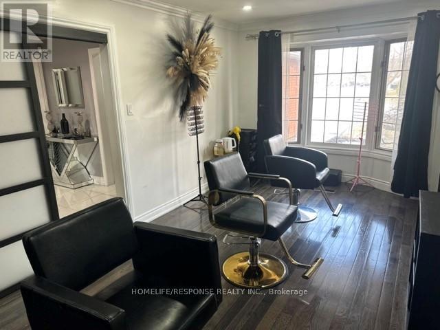 16 COCHRANE AVENUE, Brampton (Heart Lake East), Ontario, L6Z4J4 — Photo 4