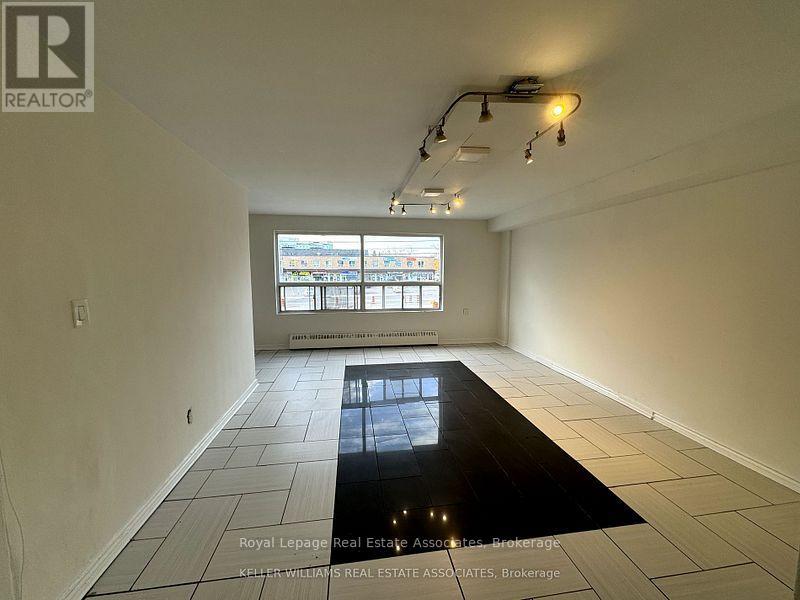 1 - 3071 HURONTARIO STREET, Mississauga (Cooksville), Ontario, L5A4E4 — Photo 2