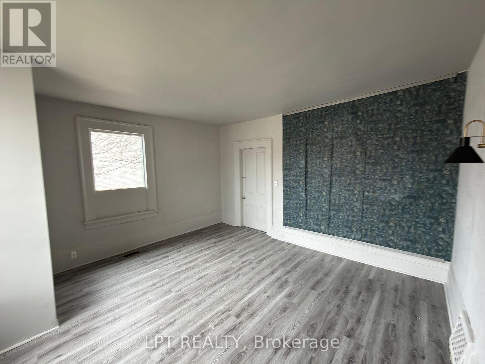 37 ELIZABETH STREET N, Brampton (Downtown Brampton), Ontario, L6X1S3 — Photo 2