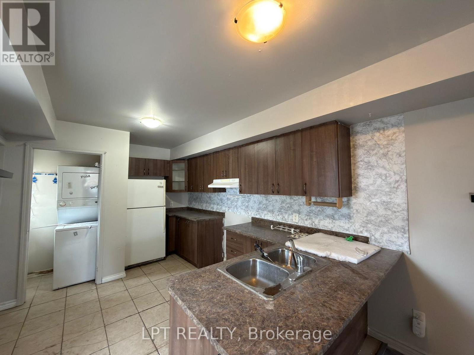 37 ELIZABETH STREET N, Brampton (Downtown Brampton), Ontario, L6X1S3 — Photo 3