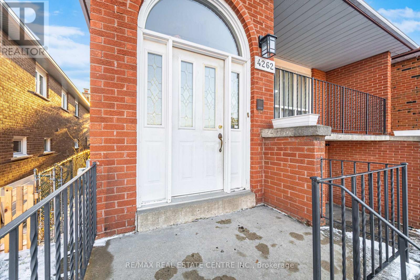 4262 POLTAVA CRESCENT, Mississauga (Rathwood), Ontario, L4W3C2 — Photo 3